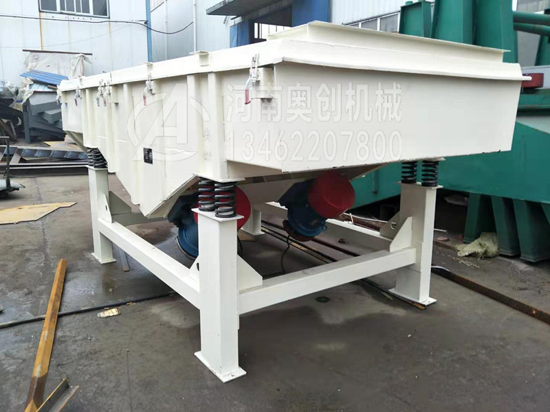 你知道干性精制鹽除雜直線振動篩是如何工作的么？