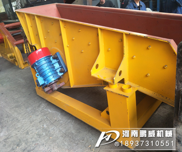 振動(dòng)給料機(jī)不走料是不是和振動(dòng)電機(jī)安裝角度有關(guān)系?